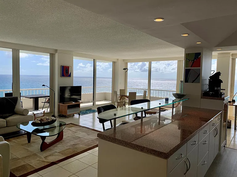 5540 N Ocean Dr #Penthouse A — Photo 10