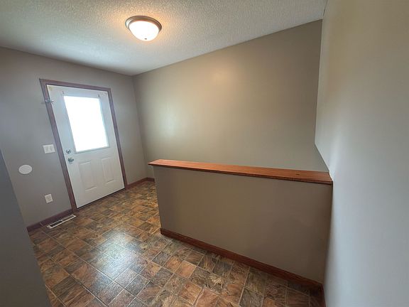 2nd image of 8 Robert St