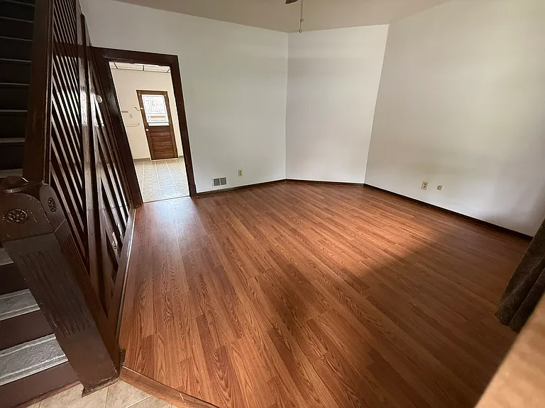 2802 Kenilworth St — Photo 2