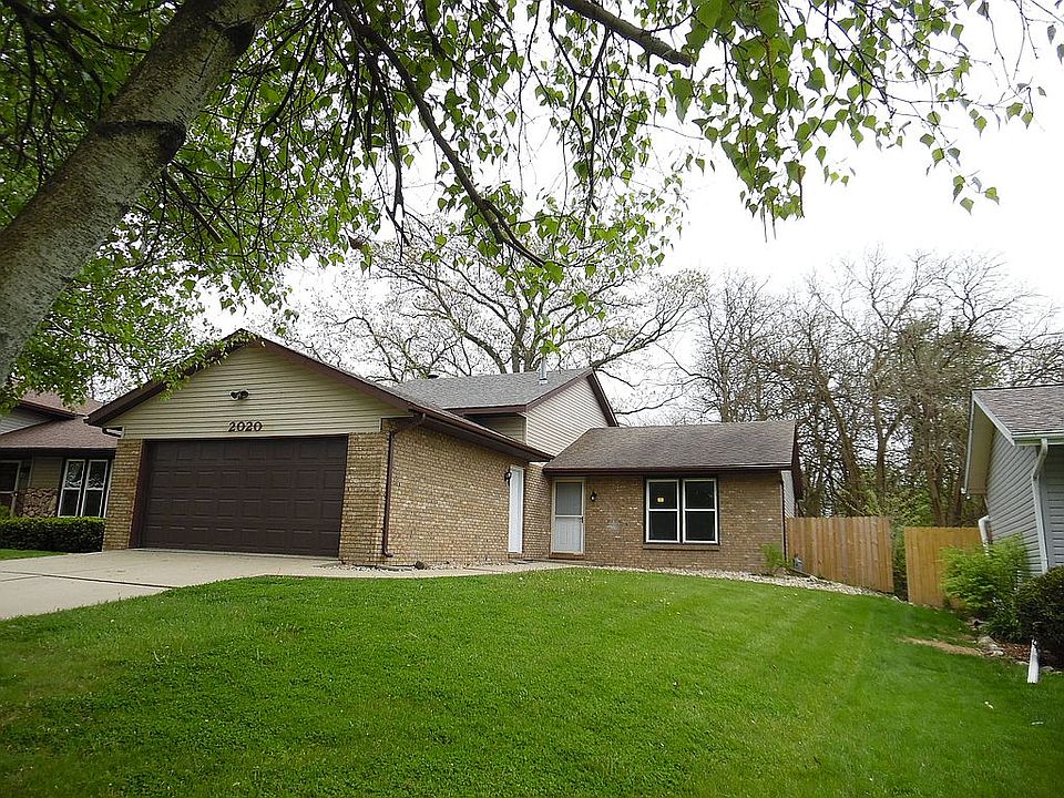 Front view of Tri-Level home