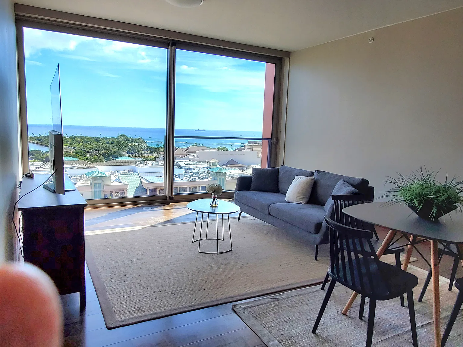 1555 Kapiolani Blvd — Photo 2