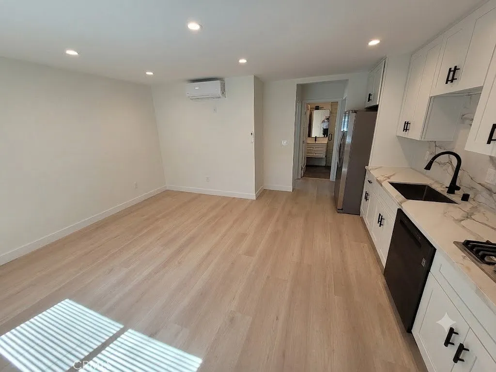 1 bed, 464 sqft, $2,500 — Photo 3
