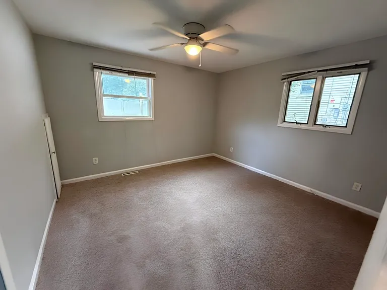 406 Applegate Ave — Photo 5