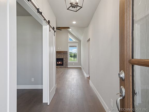 4th image of 19021 Orchard Cir