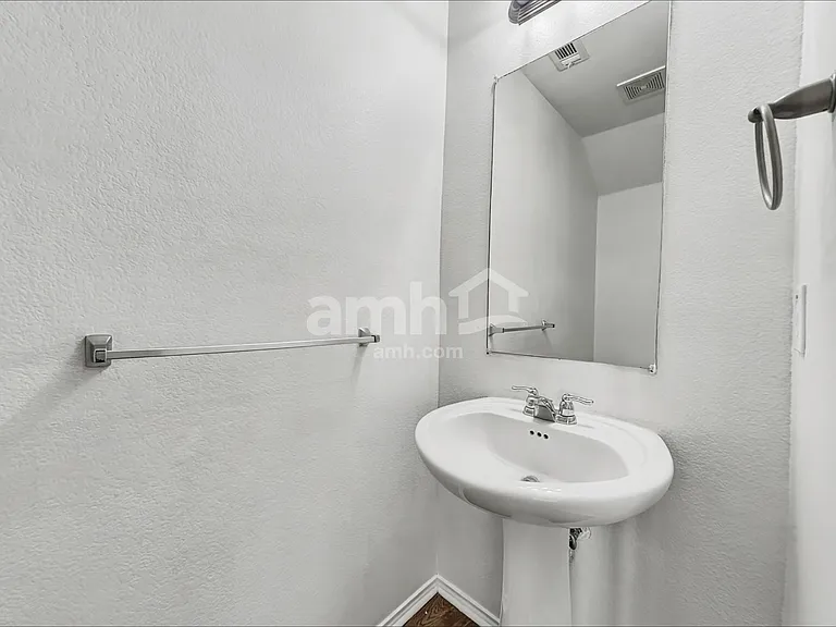 48 Daisy Dr — Photo 9