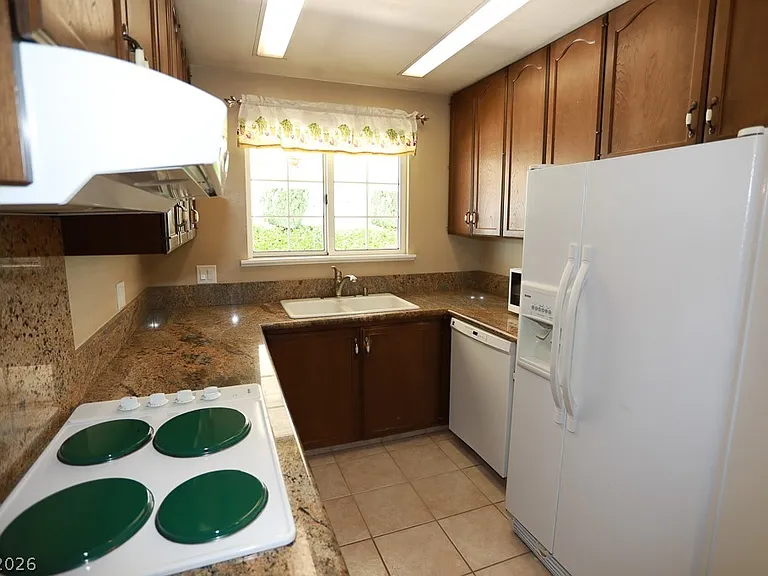 2725 Colanthe Ave — Photo 27