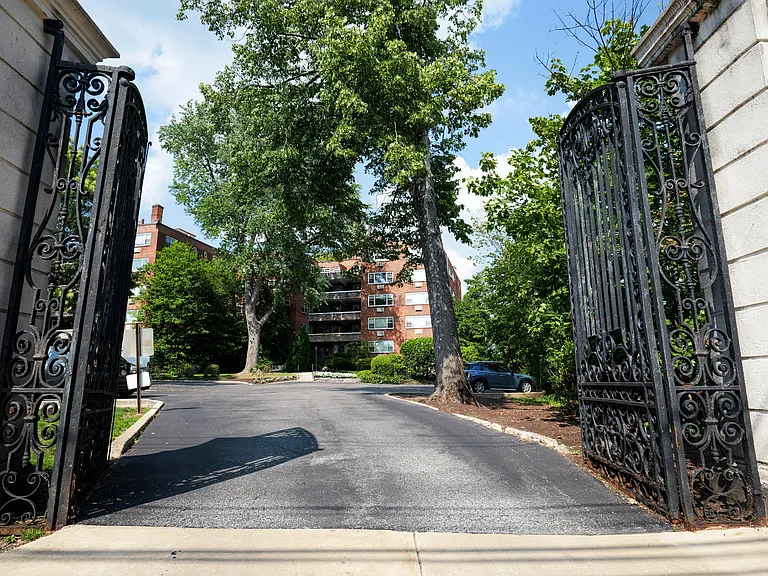 429 Apartments — Photo 31