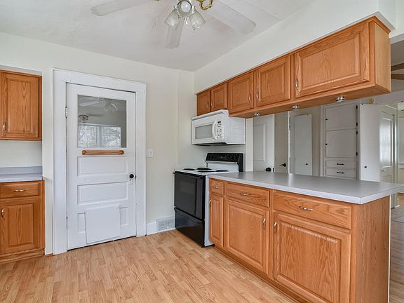 4th image of 202 W Center St