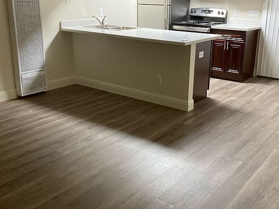 4th image of 1161 E Yosemite Ave #8