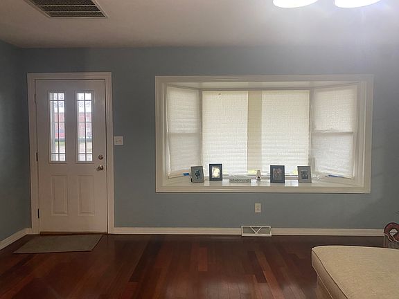 5th image of 406 Oakley Ave
