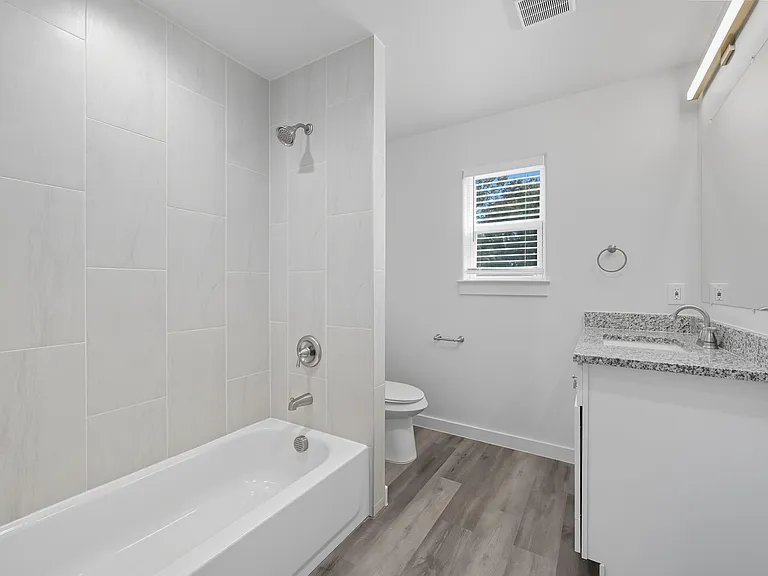 422 N Elliott St — Photo 3
