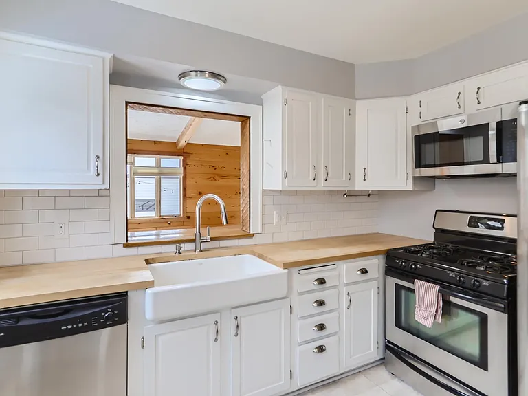1392 Palace Ave — Photo 9