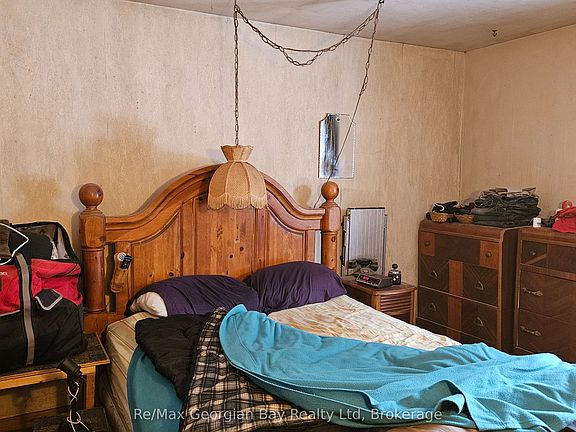 5th image of 8 Sturgeon Bay Rd