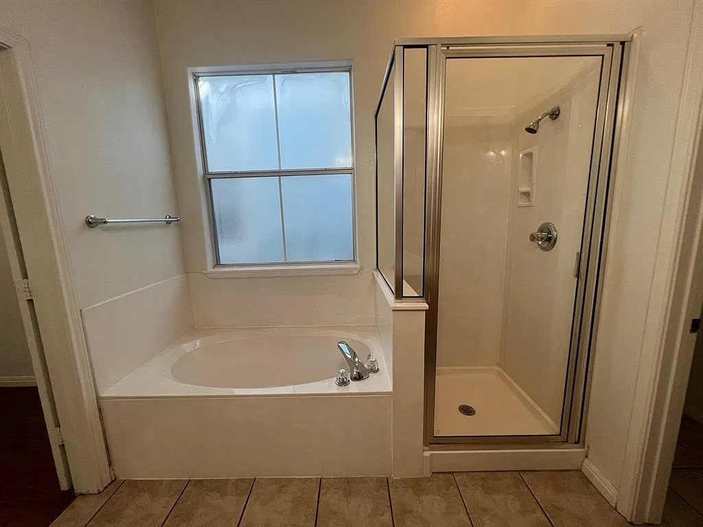 5 bed, 3.5 bath, 3054 sqft, $6,300 — Photo 4