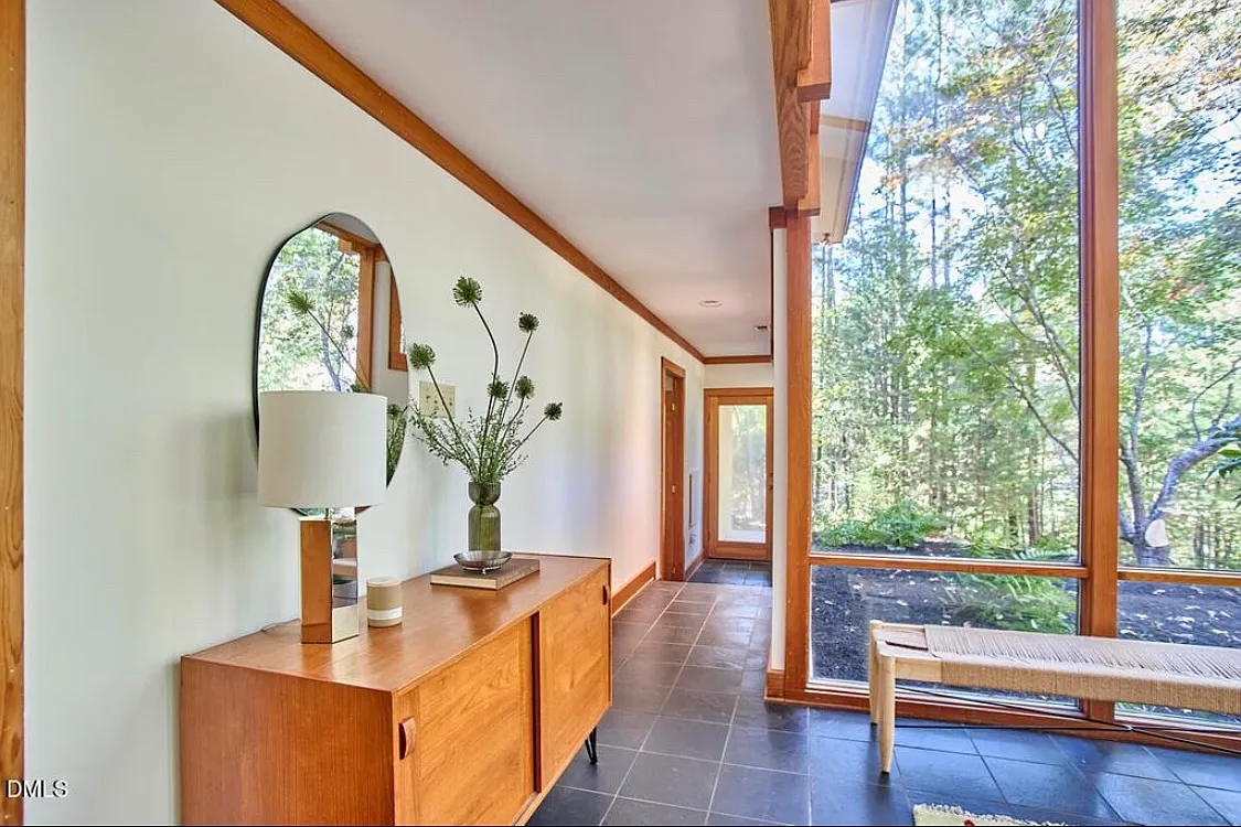 4 bed, 3760 sqft, $5,500 — Photo 2