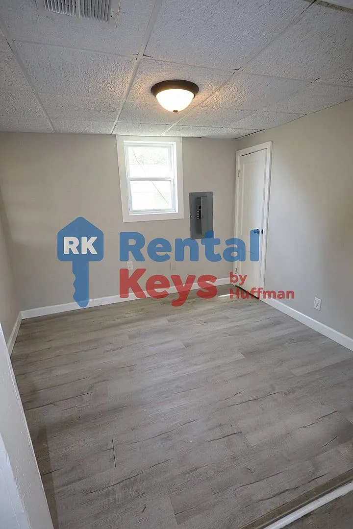 Three Bedroom House | Westside — Photo 4