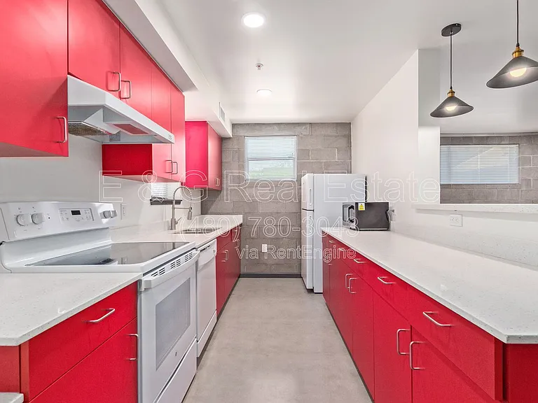 129 N 11th Ave #1B — Photo 5