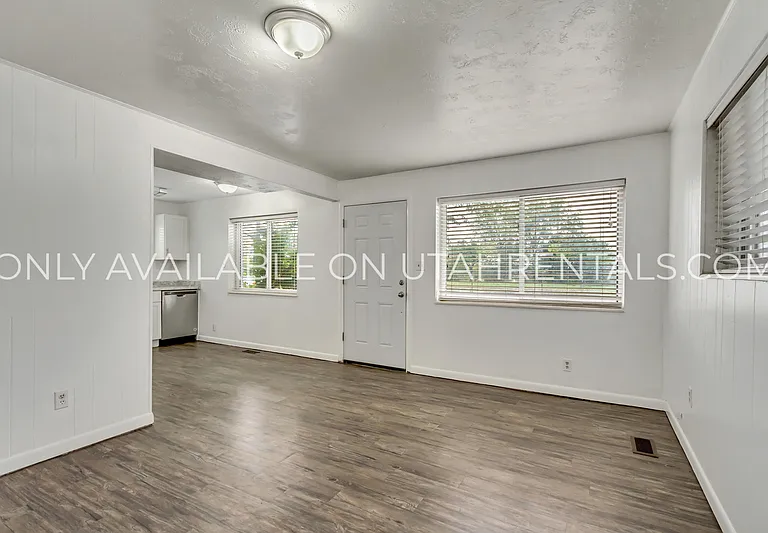 398 W State St — Photo 6