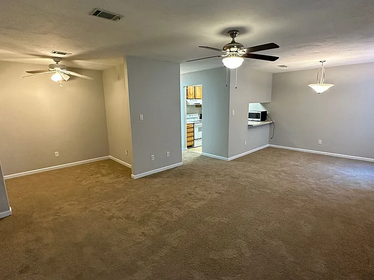 1317 Airport Dr #F13 — Photo 2