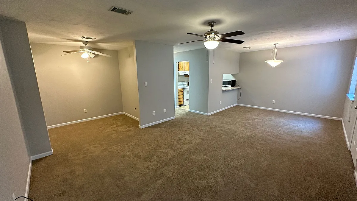 Building Photo - 1317 Airport Dr #F13