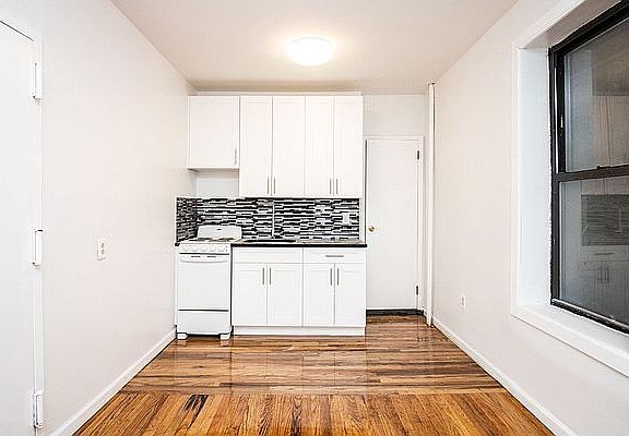 3rd image of 53 Clifton Pl APT 2E