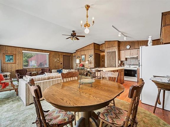 4th image of 205 Lake Shore Dr E
