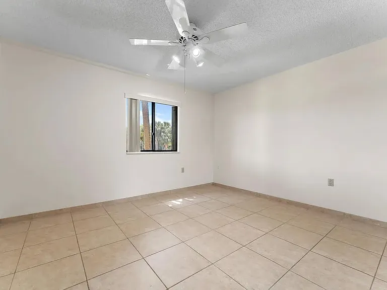 801 Seafarer Cir #302 — Photo 14