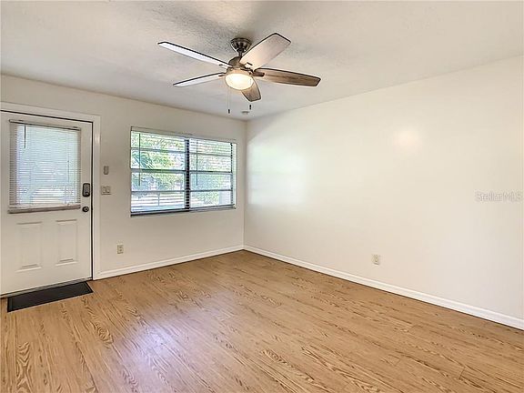 4th image of 1464 Young Ave