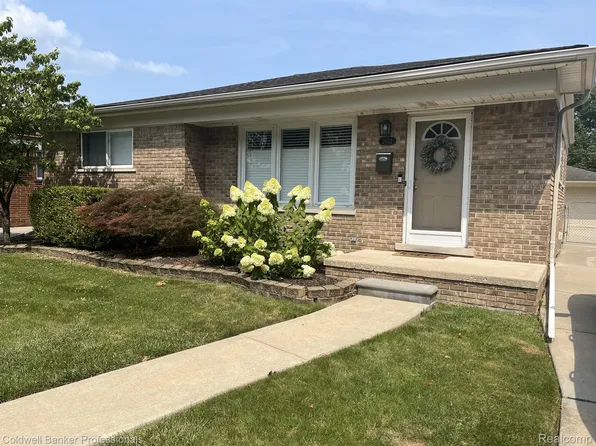 28712 Boston St, Saint Clair Shores, MI 48081