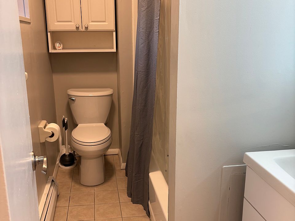 1st image of 818 S 9th St Floor 3