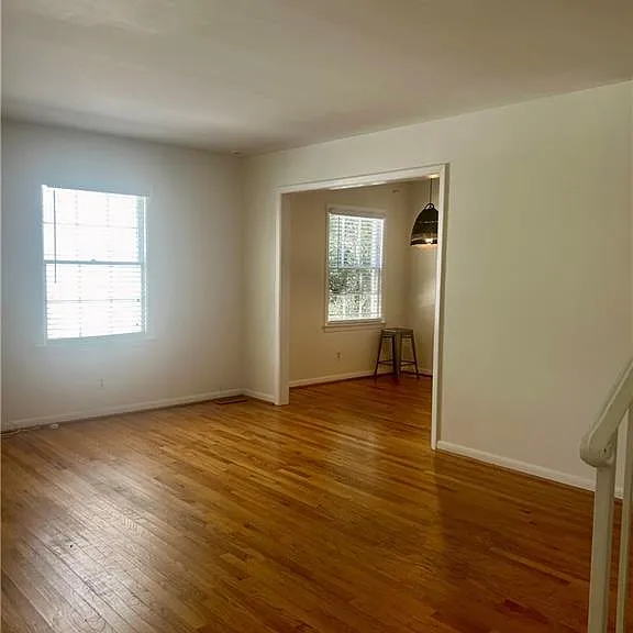 2429 Glenwood Dr NE #B — Photo 3