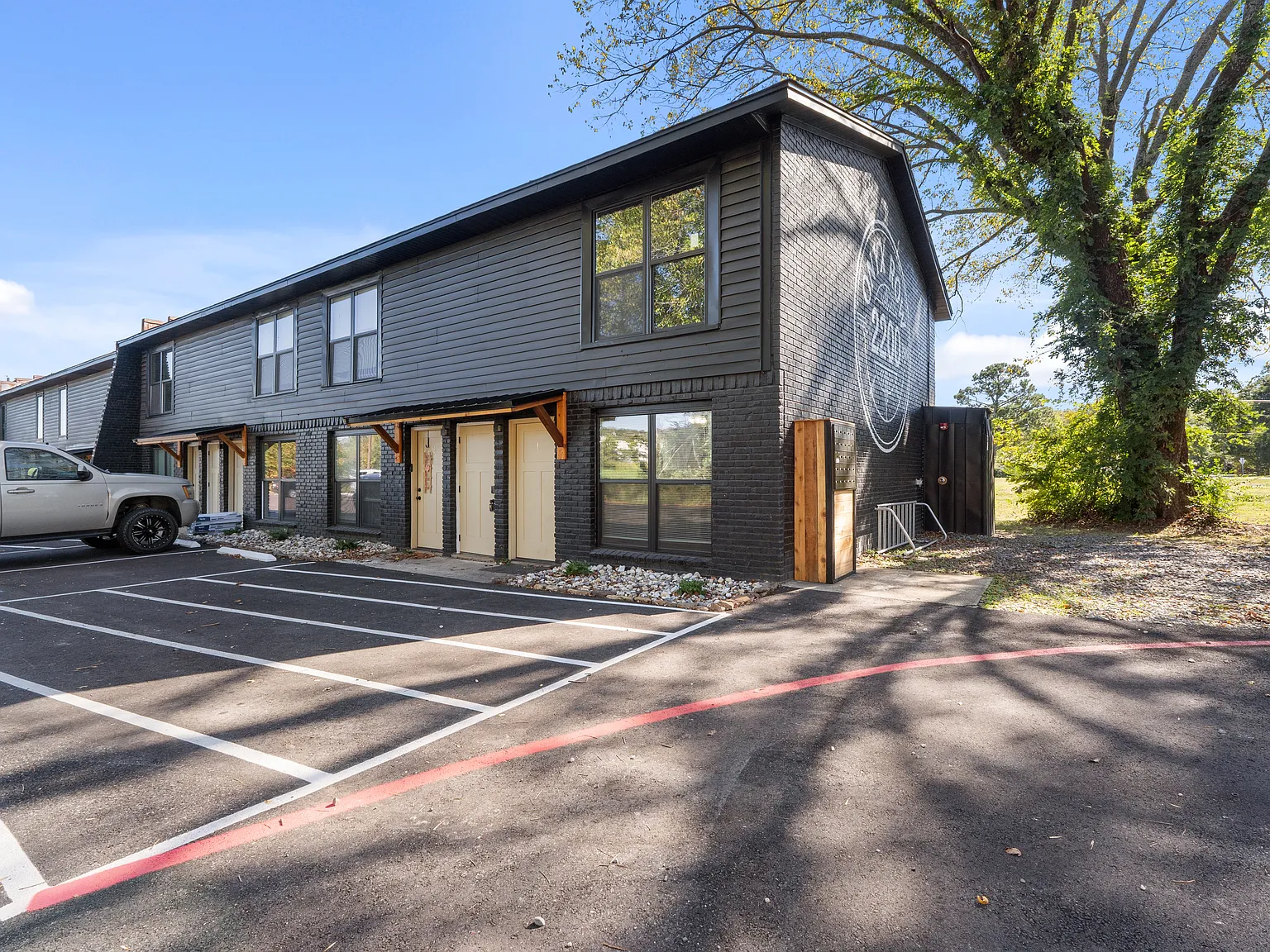 2210 Washington Ave — Photo 4