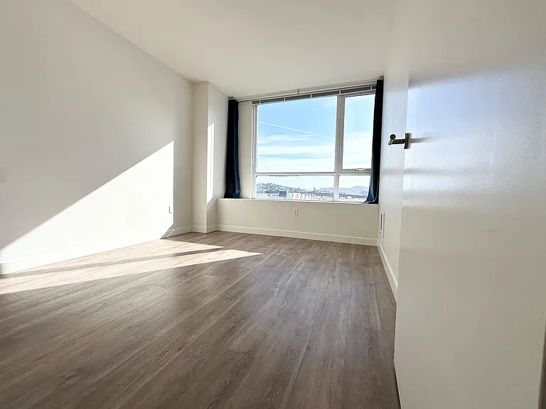 300 Berry St #806 — Photo 7