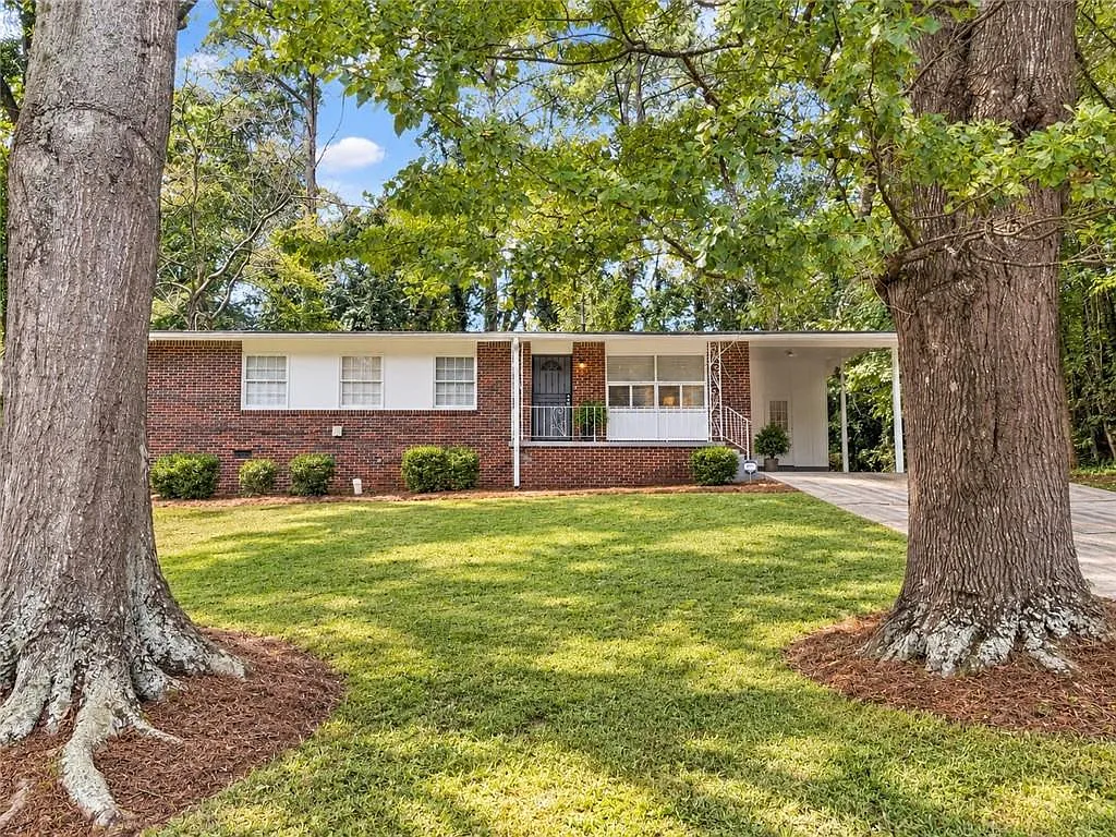 3 bed, 1.5 bath, 1175 sqft, $1,950 — Photo 2