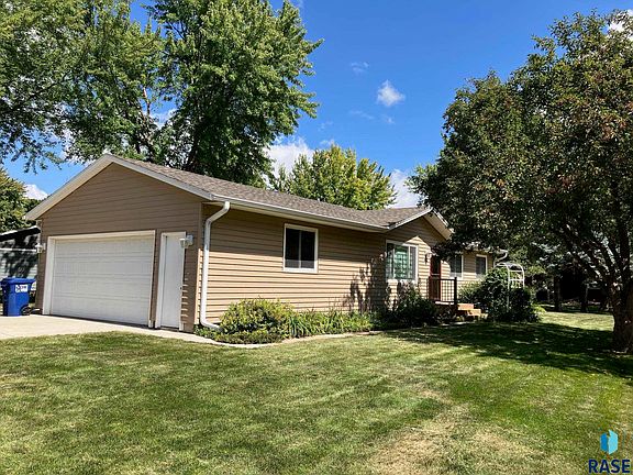 2nd image of 6512 W Essex Dr