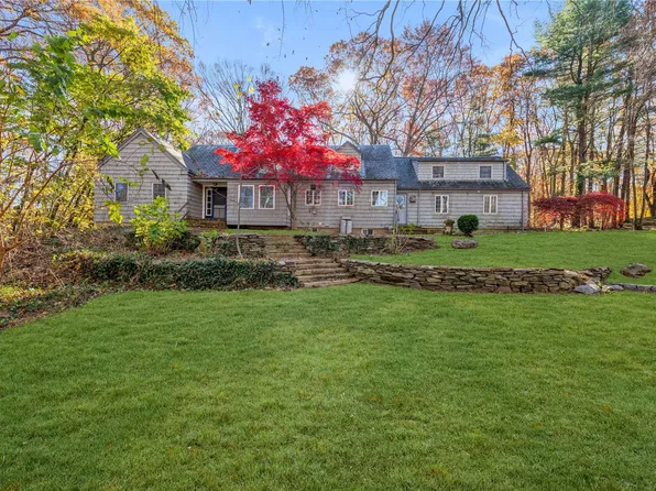 43 Laurel Ln, Locust Valley, NY 11560