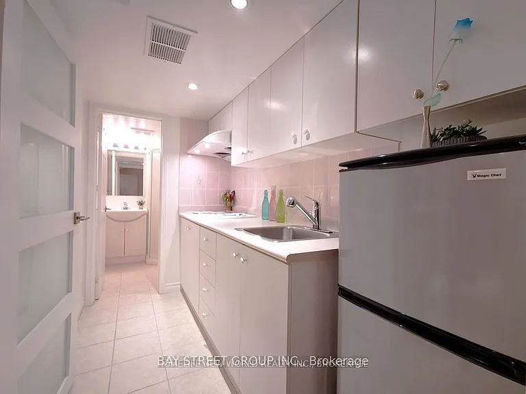 18 Nanaberry St #BASEMENT — Photo 8