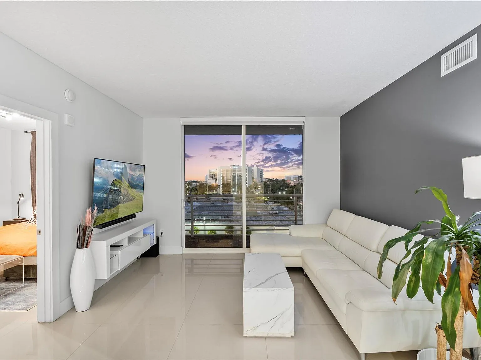 2 bed, 2.0 bath, 1061 sqft, $3,200 — Photo 3