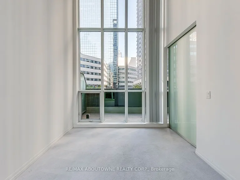 770 Bay St #202 — Photo 25