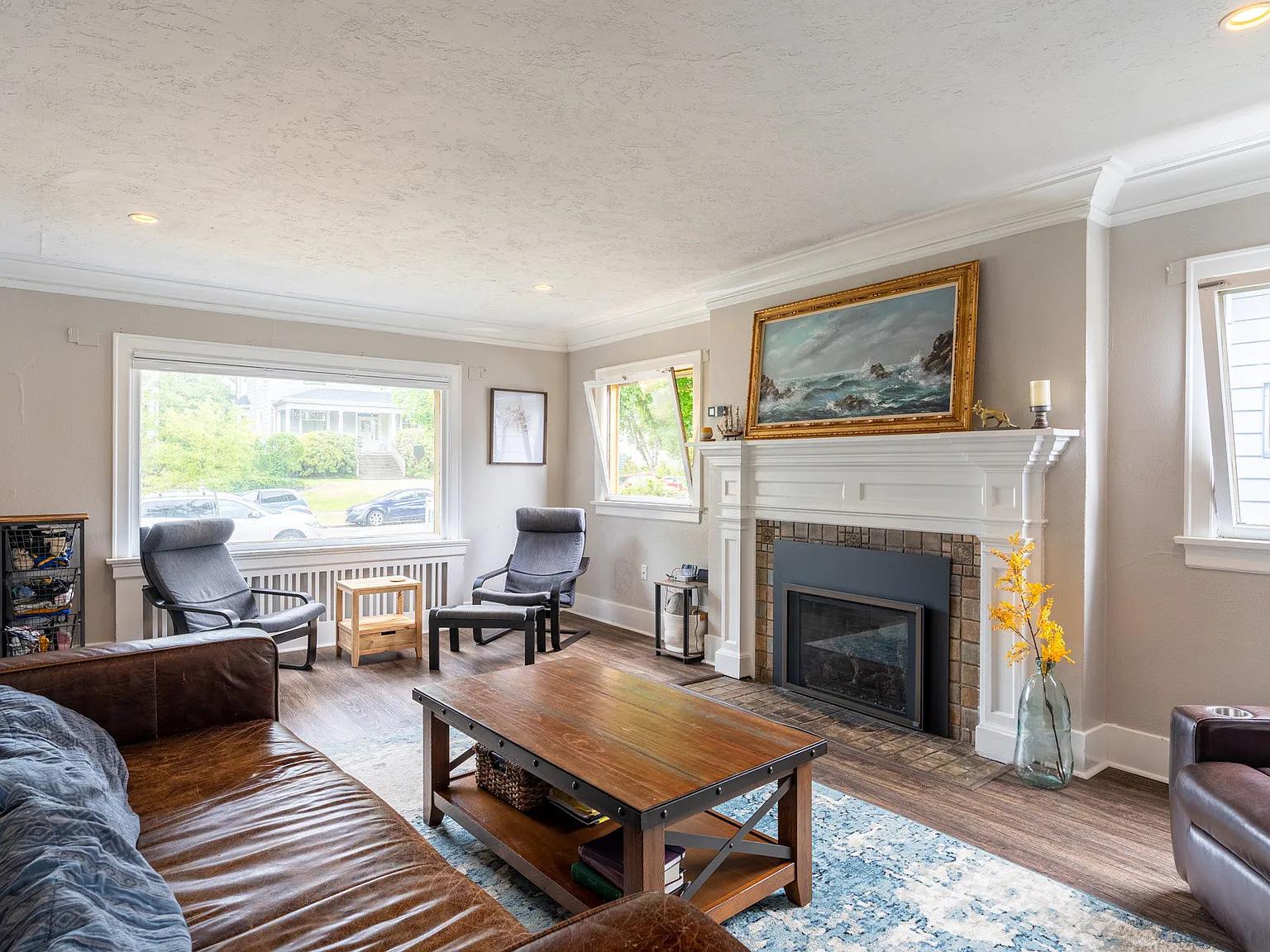 5 bed, 1.5 bath, 1981 sqft, $3,200 — Photo 4
