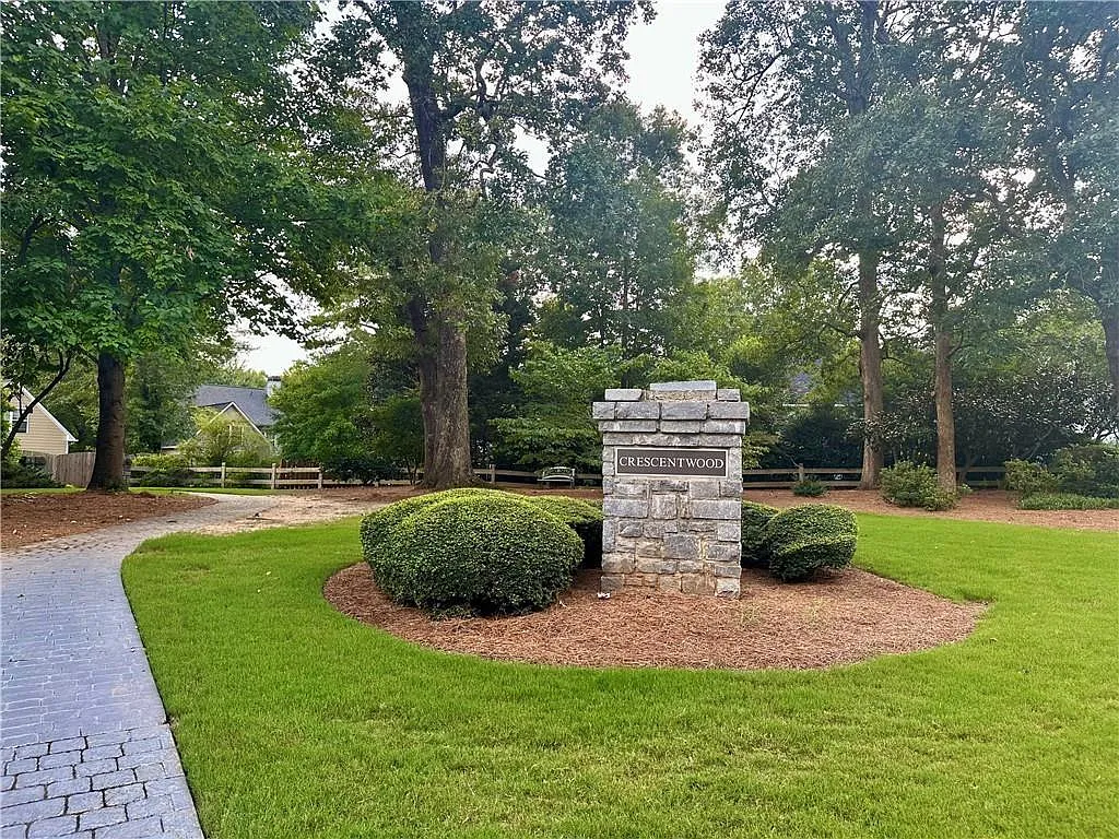 4 bed, 2.5 bath, 2612 sqft, $3,250 — Photo 2