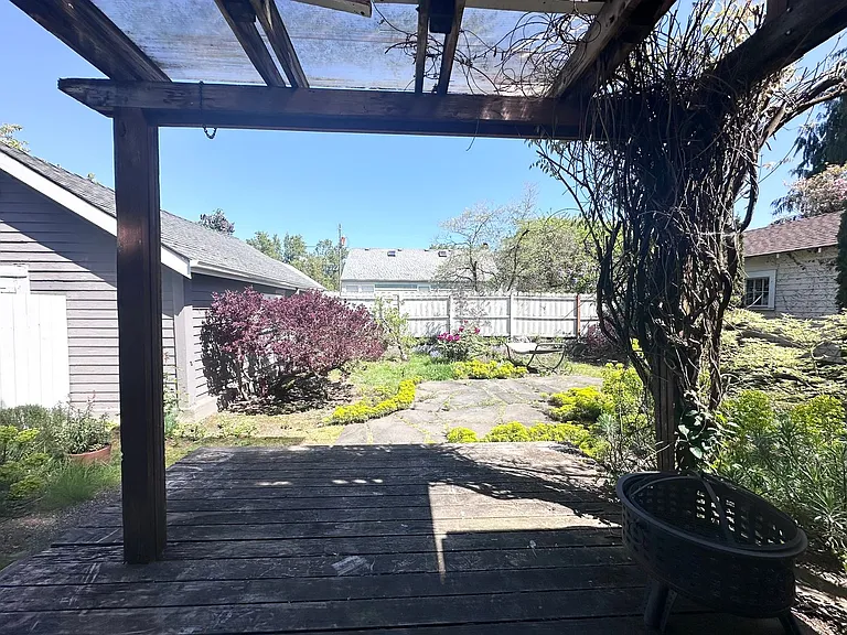 1928 NE 64th Ave — Photo 15