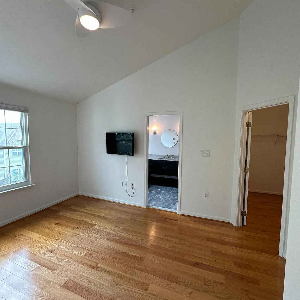 4 bed, 2.5 bath, 1952 sqft, $2,900 — Photo 4