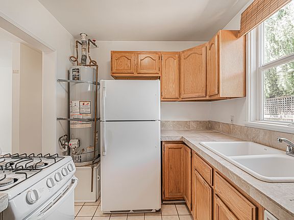 5th image of 1336 Oak St #F