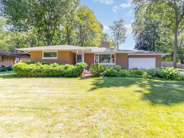 3606 Chestnut Hill Dr, Midland, MI 48642