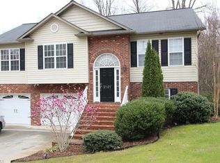 3101 Minart Dr, Winston Salem, NC 27106