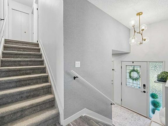 3rd image of 513 Oakridge Way SW