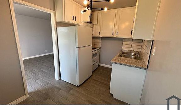 5th image of 3504 E Clinton Ave
