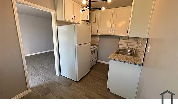 3504 E Clinton Ave — Photo 5