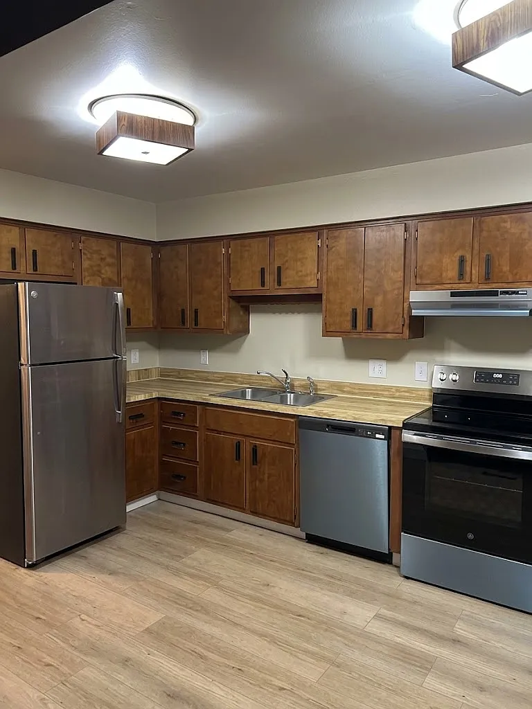 2 bed, 1100 sqft, $1,600 — Photo 1